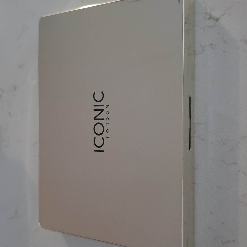 ICONIC London Metallic Silver Compact